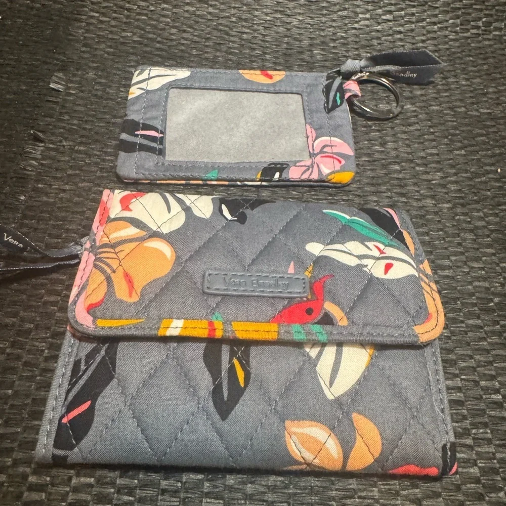 Vera Bradley Gray Floral Quilted Wallet and ID Holder - Picture 4 of 8